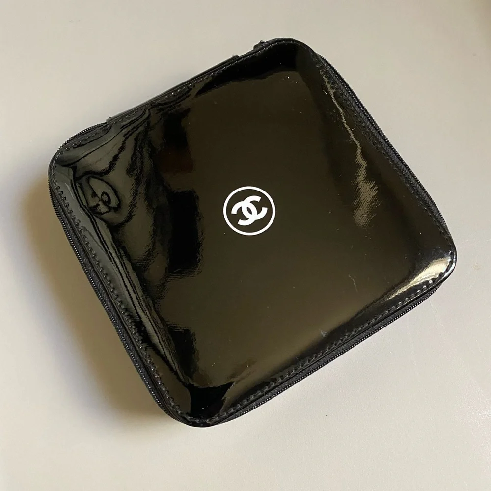 CHANEL MAKE UP VANITY BLACK PATENT CASE